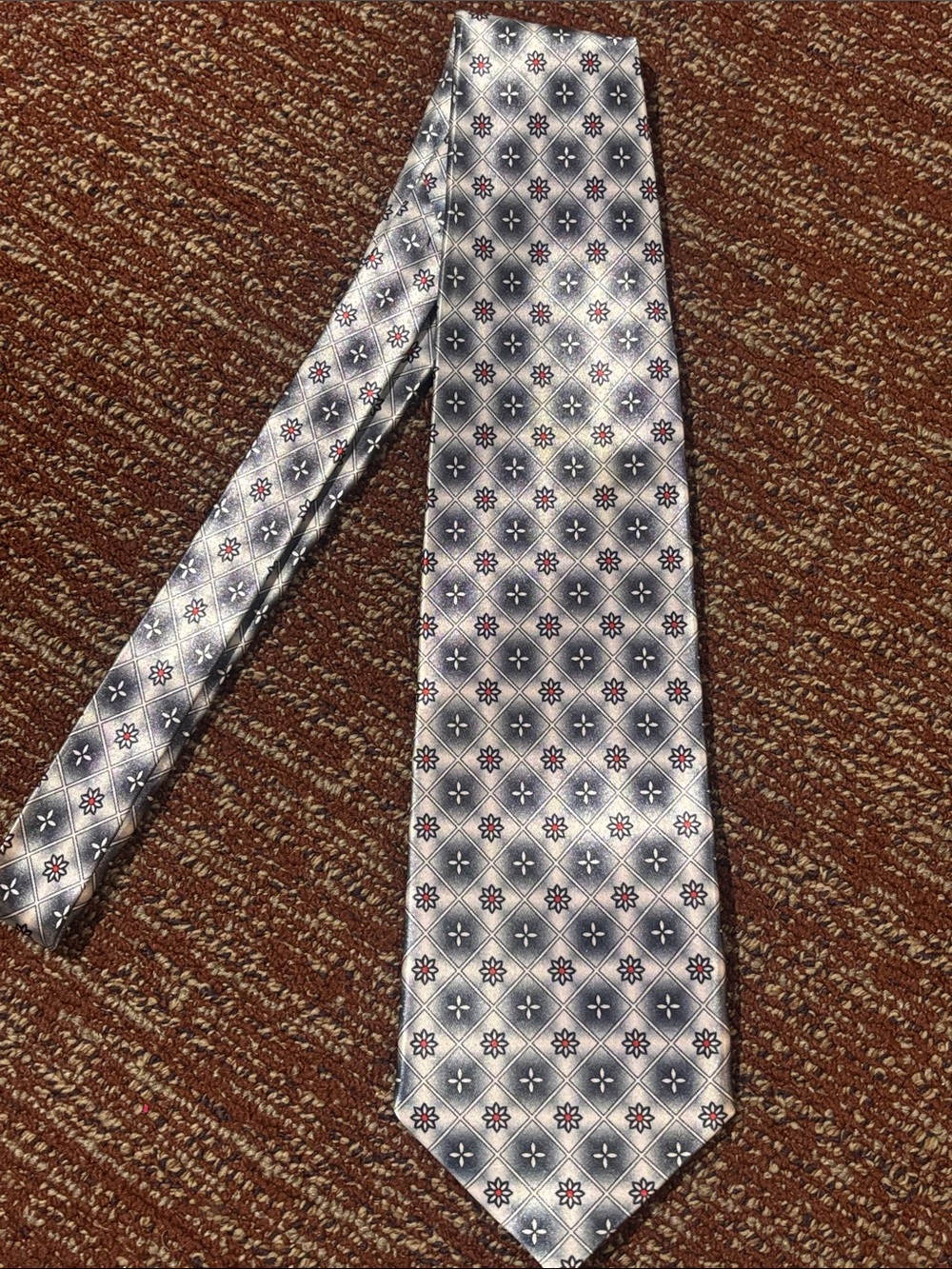 Men’s satin shiny silver grey floral geometric print wide vintage dressy necktie - Picture 3 of 10